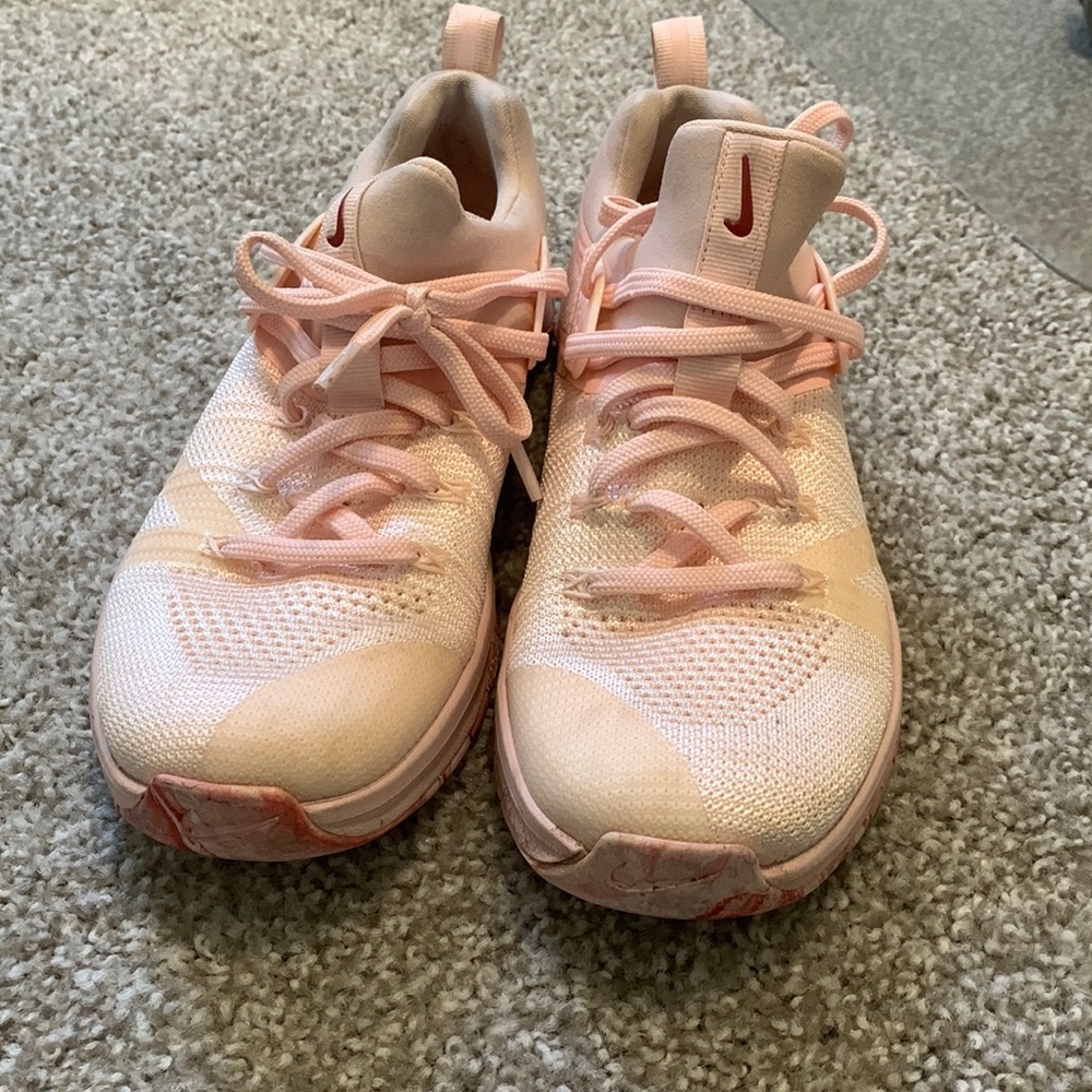 Wmns Metcon Flyknit 3 'Echo Pink'